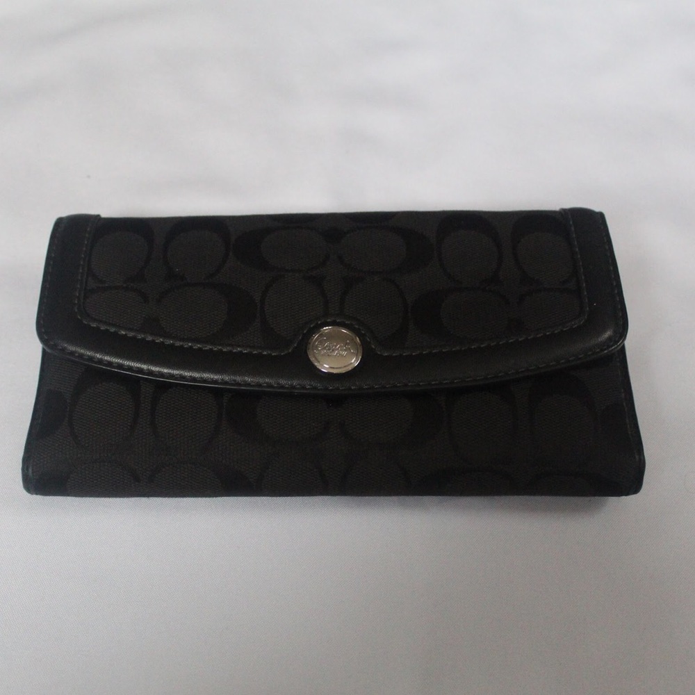 Large Signature Coach Wallet (Authentic)